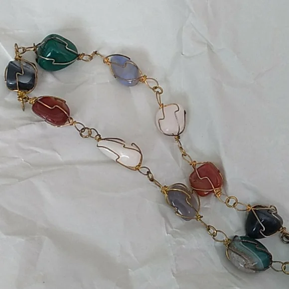 Bead and wire necklace - Picture 2 of 3